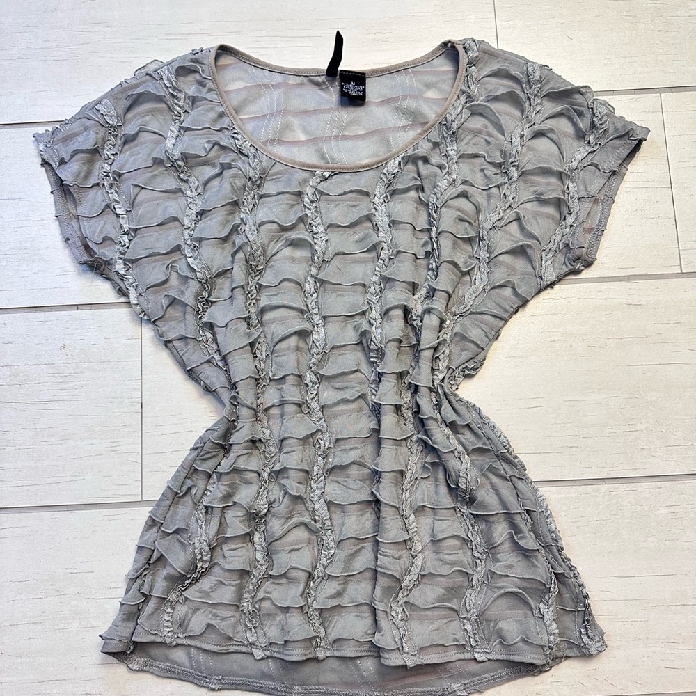 New Directions Light Gray Ruffled Short Sleeve Top